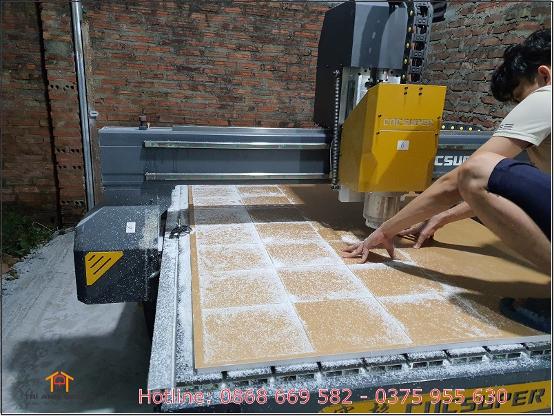 cắt mica bằng phương pháp máy cnc