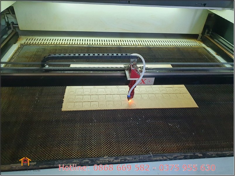 cắt laser mica