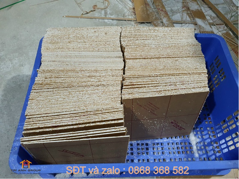 cắt tấm mica theo yêu cầu