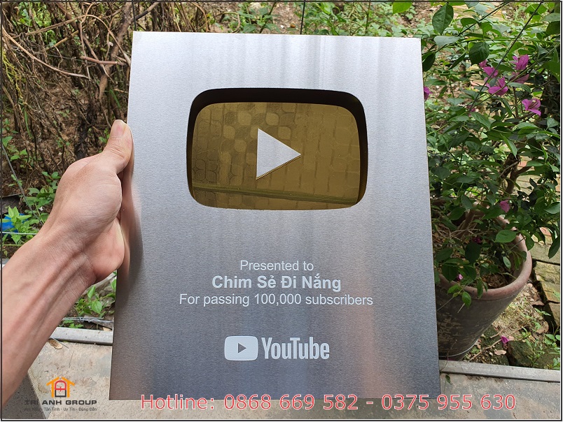 Bánh sinh nhật tạo hình 3d nút vàng YouToBe độc đáo tặng diễn viên BB Trần   Bánh Kem Ngộ Nghĩnh