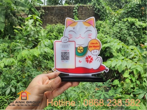 Mèo thần tài quét mã QR