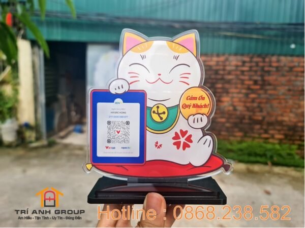 Mèo thần tài quét mã QR